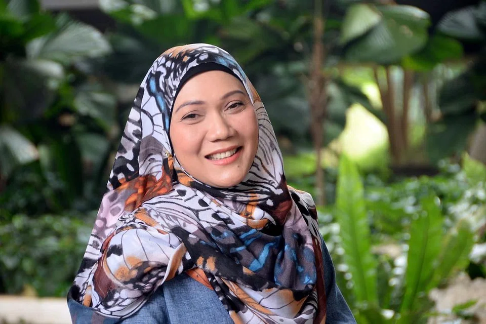 DISELUBUNGI WARNA-WARNI CANNES: Pelakon Melayu berpengalaman, Fir Rahman dan Mastura Ahmad (gambar atas) yang menjayakan filem setempat 'Apprentice', bakal ke Pesta Filem Cannes apabila filem saspens tentang perantis penjara (lakonan Fir) itu bakal ditayangkan kepada pengamat filem antarabangsa. - Foto AKANGA FILM ASIA