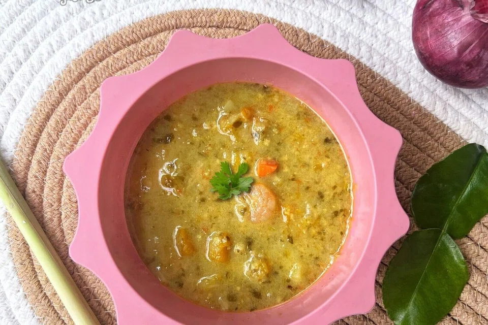 ‘Prawn Lemak Curry’ antara hidangan yang memperkenalkan anak kecil kepada cita rasa tempatan melalui versi yang sesuai mengikut keperluan pemakanan mereka.