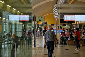 KELOMPOK BARU: Pusat pertukaran bas Toa Payoh yang dikenal pasti sebagai kelompok baru, kini mempunyai 25 kes, kesemuanya merupakan kakitangan yang bekerja di sana. - Foto BH oleh KUA CHEE SIONG