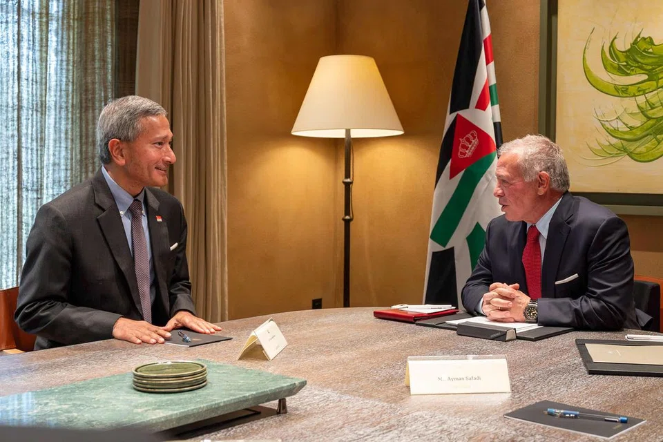 Menteri Ehwal Luar, Dr Vivian Balakrishnan (kiri), bertemu Raja Jordan Abdullah II Al Hussein di Istana Diraja di Aqaba pada 17 Mac.