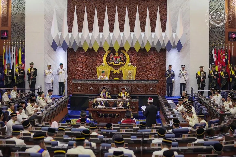 Yang di-Pertuan Agong Malaysia, Sultan Ibrahim, merasmikan Istiadat Pembukaan Penggal Ketiga Majlis Parlimen Malaysia Ke-15 di Dewan Rakyat, di Bangunan Parlimen Malaysia, Kuala Lumpur, pada 26 Februari. Turut bersama Raja Permaisuri Agong, Raja Zarith Sofiah.
