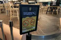 LARANGAN MEROKOK: Merokok di tempat awam termasuk tempat makan dilarang dan boleh dikenakan denda kepada mereka yang enggan patuh kepada peraturan itu.