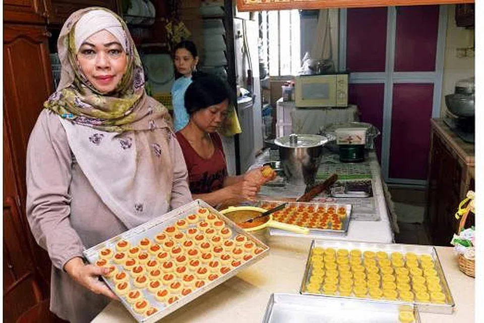 HASIL SEPITAN SENDIRI; Itulah pandangan Cef Tania terhadap tart yang disepit sendiri kulitnya, menjadikan kuih lebih cantik dan selera dimakan.