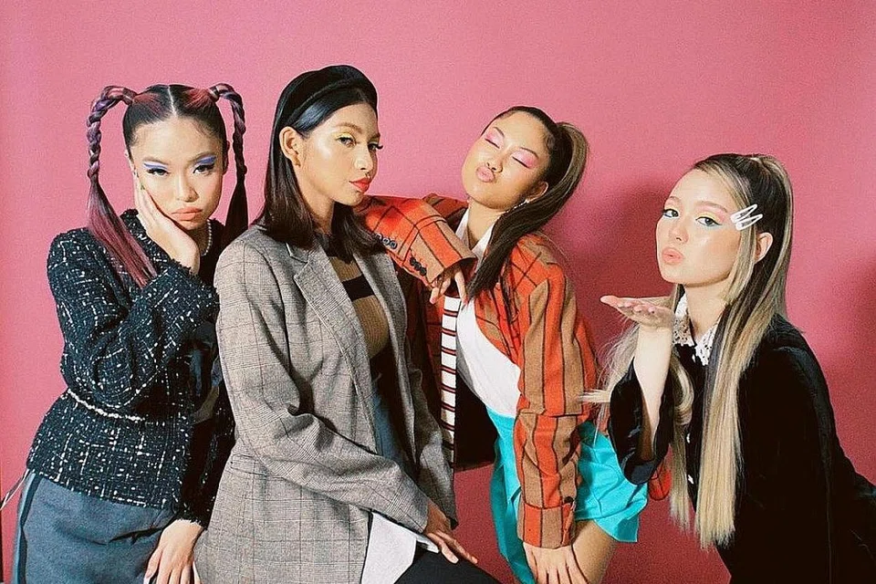 BUKAN HANYA PANDAI MENARI, MENYANYI: Anggota Dolla, (dari kiri) Angel, Syasya, Sabrina dan Tabby yang dikatakan setaraf dengan kumpulan wanita K-Pop, mempunyai pendidikan tinggi peringkat ijazah sebagai inspirasi buat gadis yang meminati mereka. - Foto INSTAGRAM DOLLA