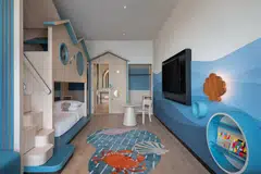 Bilik suite keluarga di Sheraton Johor Bahru.