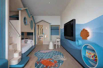 Bilik suite keluarga di Sheraton Johor Bahru.