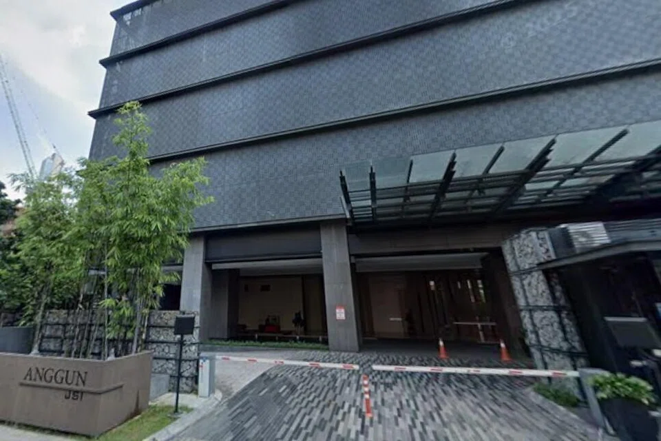 Tempat penginapan sementara Encik Halim dan keluarga di Anggun Residence, terletak di 8 Jalan Medan Tuanku 50300 Kuala Lumpur.