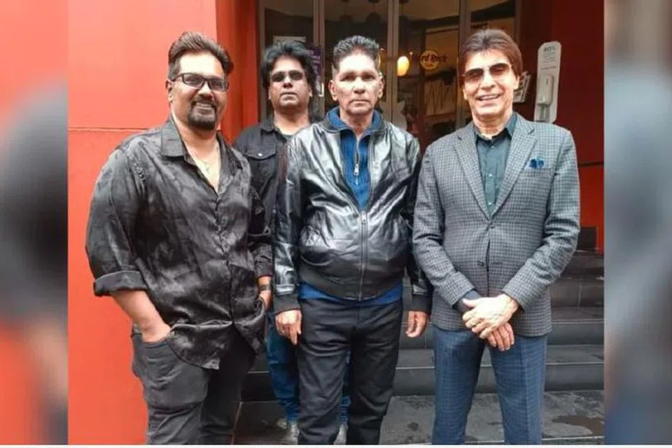 Ben Nathan (dua dari kanan) berterima kasih kepada DJ Dave (kanan) yang banyak membantunya untuk bangkit semula daripada kepayahan hidup hingga menghasilkan single baru. 