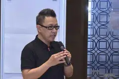 TINGKATKAN KEMAHIRAN: Encik Mohamed Said Kemat banyak mengendalikan program mentor dan sesi perkongsian bersama fasilitator baru bagi membuka peluang kepada mereka untuk
mengukuhkan industri pendidikan dalam KMM.