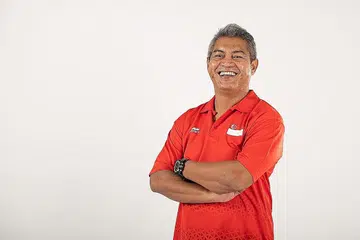 JURULATIH: Muhamad Hosni Muhamad dicalonkan dalam kategori Jurulatih Prestasi Tinggi Terbaik bagi Anugerah Sukan Kurang Upaya Singapura (SDSA). - Foto MAJLIS SUKAN KURANG UPAYA SINGAPURA
