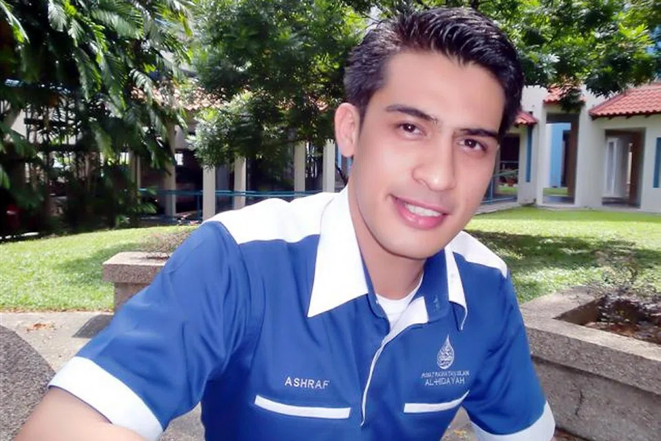 Pelakon terkenal Malaysia, Mohd Ashraf Muslim menerima Bintang Khidmat Terpuji (BKT) sempena sambutan Hari Jadi Yang di-Pertua Negeri Melaka, Tun Mohd Ali Rustam pada 24 Ogos. 