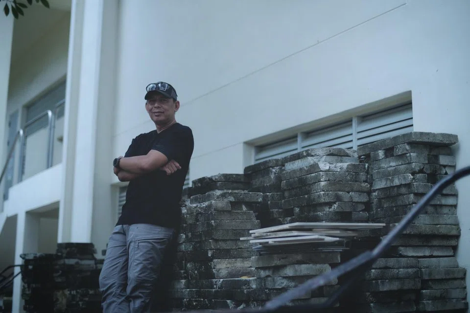 MASIH BERAKSI: Encik Mohd Raziff berkata beliau bertuah dapat memanfaatkan sedikit sebanyak pengalamannya yang diraih dari CNB sepanjang sekitar tiga dekad dalam industri filem.