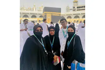 IMPIAN TERCAPAI: Selepas dua tahun menunggu, Cik Shafiqah Reduan (kanan) dan (dari kiri) ibu saudara, Cik Mariah Osman; ibu, Cik Salamah Rosman; dan adik, Encik Ahmad Reduan, akhirnya dapat menjejakkan kaki ke Tanah Suci untuk menunaikan umrah pada lewat bulan lalu. - Foto ihsan CIK SHAFIQAH REDUAN
