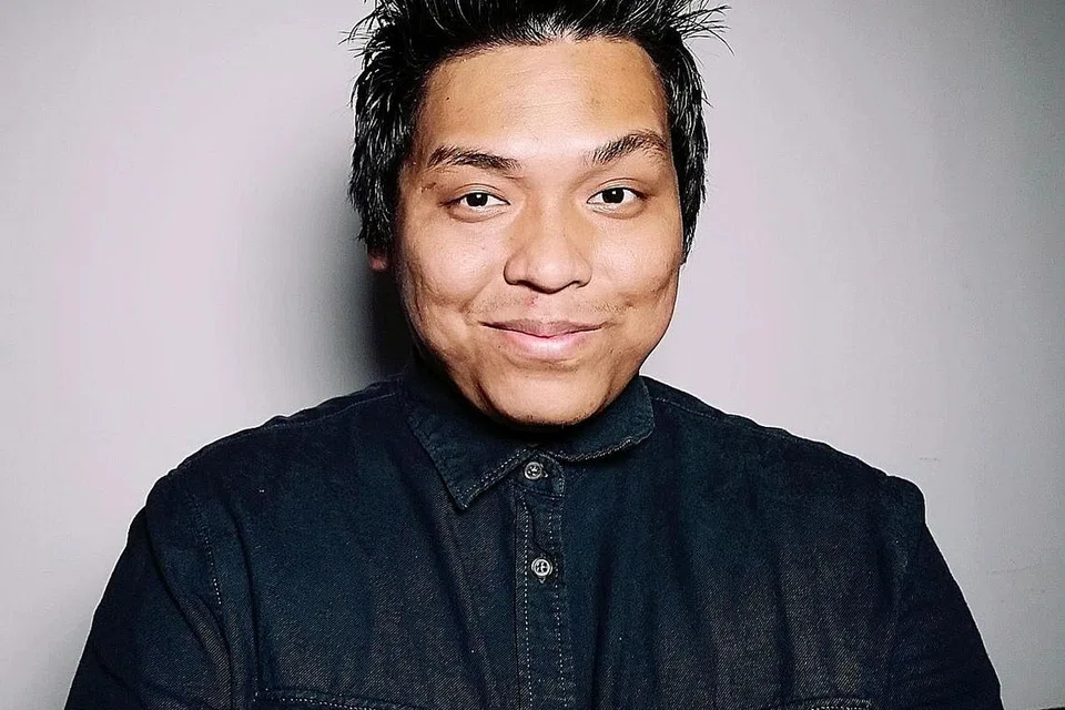 TOK JUARA: Rifaah Ridzuwanulhakim melantuni lagu 'Kibarkanlah'. - Foto fail