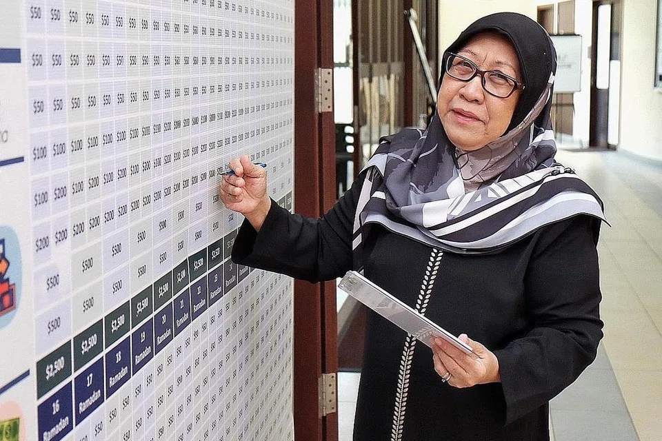 TERUS BERBAKTI: Cik Siti Sopiah Kasmani ingin terus kekal aktif dan menjadi sukarelawan masjid setempat. - Foto BH oleh KHALID BABA