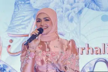 Biduanita Negara Malaysia, Datuk Seri Siti Nurhaliza meluahkan hasrat menyalurkan sumbangan kepada mangsa tragedi letupan paip gas di Putra Heights, Selangor. 