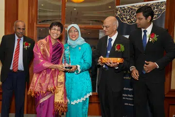 BAKTI DIIKTIRAF: Dr Sudha Nair menerima Anugerah Pencapaian Sepanjang Hayat Abdeali Tayebali kesembilan daripada mantan presiden, Puan Halimah Yacob, dalam majlis di Raffles Town Club pada 28 November.