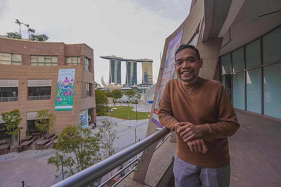 BUKA RESTORAN BARU: Pengerusi Malayan Council Group, Encik Mohamad Hafiz Salim al-Khatib, berkata kumpulannya akan membuka dua restoran baru di kawasan Marina Bay - di Esplanade (dalam gambar) dan di One Fullerton pada separuh kedua tahun ini. - Foto BH oleh NUR DIYANA TAHA