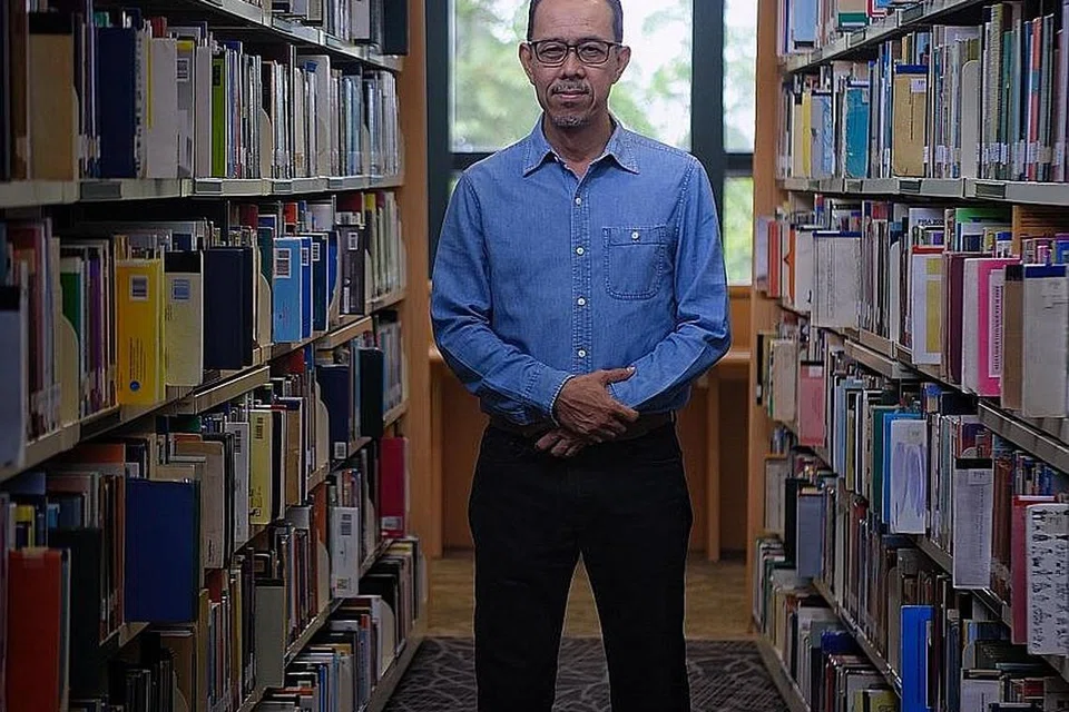 PROFESOR MADYA DR MUKHLIS ABU BAKAR: Galak lakukan kajian secara lebih mendalam terhadap penggunaan bahasa terutama sekali dalam konteks sosial setempat. - Foto BM oleh MARK CHEONG