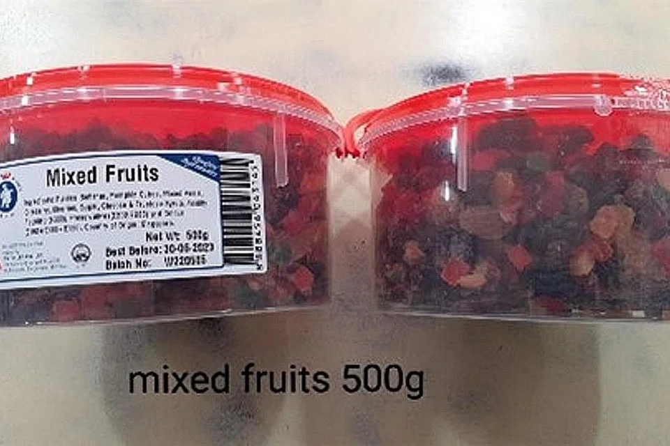 SULFUR DIOKSIDA TIDAK DIISYTIHAR: SFA menemui sulfur dioksida, alergen yang tidak diisytihar - dalam pek buah-buahan campur Bake King. - Foto SFA 