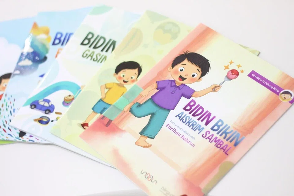 Sebanyak lima buku cerita yang dihasilkan dalam siri ini, ‘Bidin Bikan Baju Berkipas’, ‘Bidin Bikin Basikal Belon’, ‘Bidin Bikin Gasing Berpusing’, ‘Bidin Bikin Wau Bulan’ dan ‘Bidin Bikin Aiskrim Sambal’ , disokong Dana Kedwibahasaan Lee Kuan Yew.