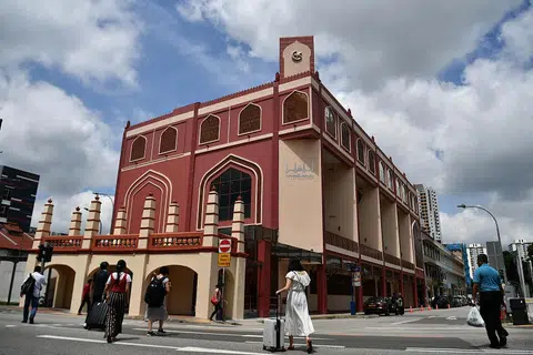 MENDUKUNG KEIHSANAN: Muis menerusi teks khutbah hari ini antara lain mendorong anggota masyarakat Islam di sini menghulur bantuan "kepada masjid-masjid kita atau keluarga-keluarga yang memerlukan bantuan secara online ataupun melalui badan-badan kebajikan yang diiktiraf".