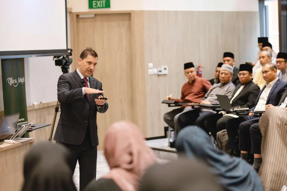 Pengarah Pusat Astronomi Antarabangsa yang berpusat di Amiriah Arab Bersatu (UAE), Encik Mohammad Shawkat Odeh, merupakan antara penyampai di Bengkel Falak 2025, yang diadakan di Kampus Bencoolen Muis.