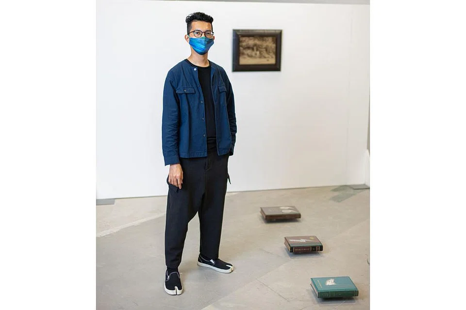 TEBAR IDEA KREATIF: Dalam tempoh pandemik, Encik Zulkhairi Zulkiflee selaku kurator bebas dan pelukis kekal aktif mengusahakan pameran seni sebagai ruang bakat seni setempat meluah rasa tentang kerencaman isu. - Foto ihsan ZULKHAIRI ZULKIFLEE