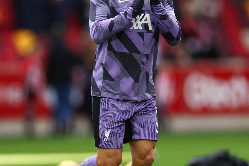Pemain bahagian tengah, Wataru Endo, merupakan nadi utama Liverpool dalam merancang serangan dan rentak permainan The Kop. Beliau merupakan salah satu senjata utama Liverpool apabila bertandang ke Old Trafford.