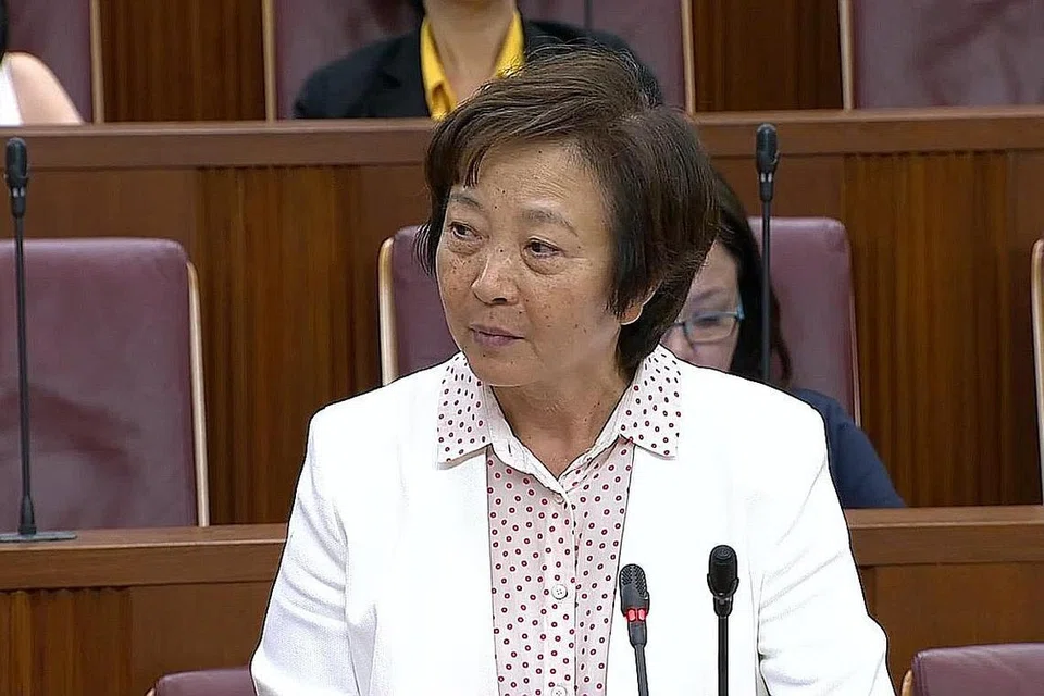 BERSARA: Selepas 14 tahun berkhidmat di Nee Soon South Dr Lee Bee Wah kini mahu berundur dari politik. - Foto fail