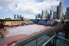 Orang ramai juga boleh menggunakan aplikasi telefon bimbit OneMap dari 7 malam hingga 10.30 malam pada hari tersebut untuk mendapatkan maklumat tentang laluan pejalan kaki yang dicadangkan, menurut polis.