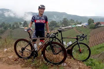 DILANGGAR LORI: Encik Denison Seah yang menetap di Chiang Mai, Thailand, sejak tiga tahun lalu sedang menunggang basikal secara santai semasa kemalangan itu berlaku. - Foto CHRISTINE SEAH