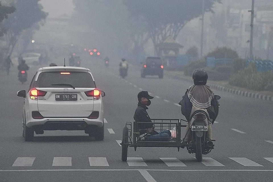 JEREBU LEBIH TERUK: Beginilah keadaan jerebu di Pekanbaru yang berlaku Sabtu lalu, dengan indeks bacaan melebihi 700 PSI. - Foto BH oleh KHALID BABA
