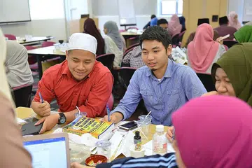 GOLONGAN ASATIZAH: Dana lebih kukuh diperlukan bagi membangunkan golongan asatizah, dan WMS dilihat sebagai sumber dana yang sesuai bagi menyokong usaha mempertingkatkan golongan tersebut. - Foto MUIS