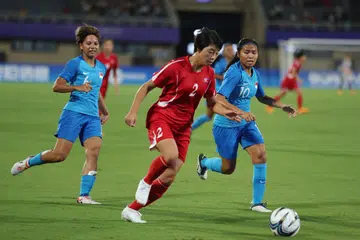 MENCABAR: Pemain Singapura Farhanah Ruhaizat (berjersi biru, kiri) dan Irsalina Irwan (kanan) cuba menghalang pemain Korea Utara, Ri Myonggum dalam aksi Kumpulan C di Stadium Pusat Sukan Wenzhou pada 24 September.