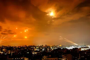 KONFLIK ISRAEL-PALESTIN: Roket yang dilancar oleh militan Palestin dari Gaza dipintas oleh sistem pertahanan misil  Israel pada awal Ahad.