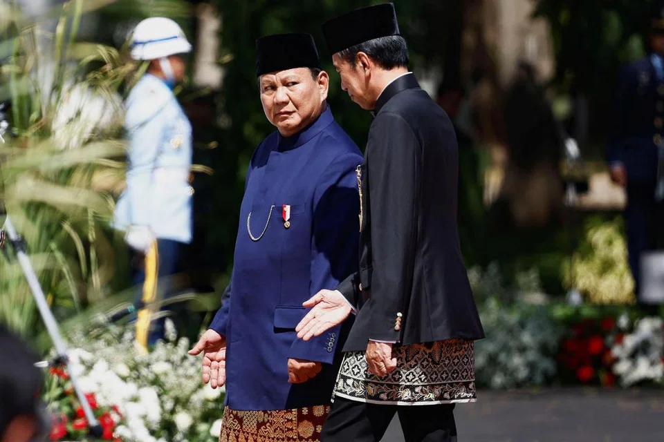 Presiden baru Indonesia, Encik Prabowo Subianto, dan mantan Presiden, Encik Joko ‘Jokowi’ Widodo, menghadiri majlis penyerahan kuasa di Istana Presiden di Jakarta, Indonesia, pada 20 Oktober 2024. 