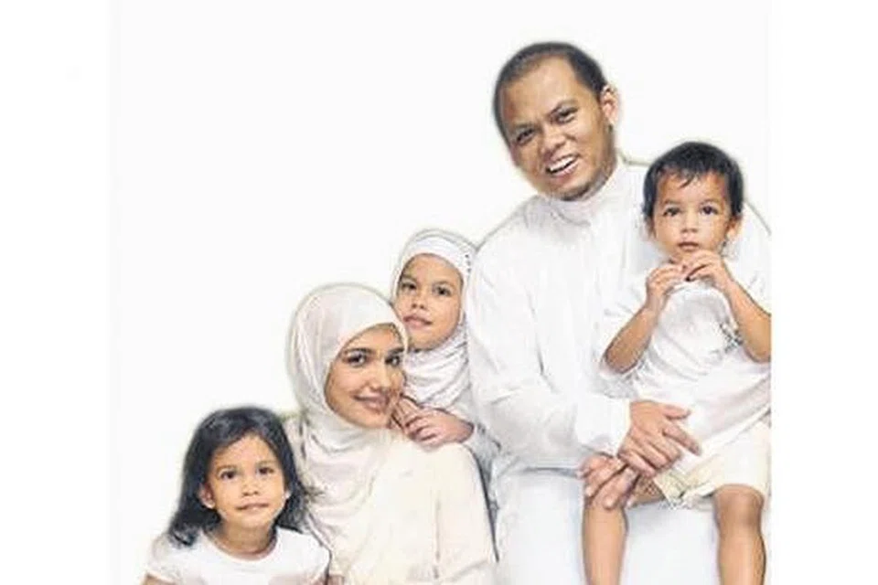 HIDUP BARU: Wardina Safiyyah akan berpindah ke Brisbane dahulu bersama anaknya sementara suaminya, Ikhwan Johari, masih meneruskan tugas di Malaysia. - Foto UTUSAN MALAYSIA