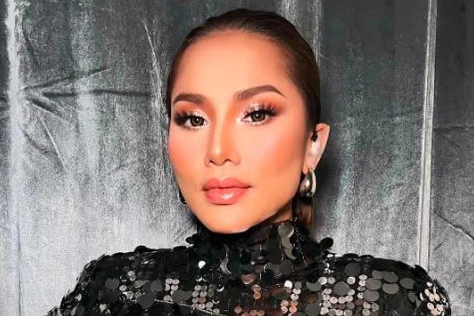 MUAT NAIK HANTARAN EMOSI: Elly Mazlein, yang juga dikenali sebagai Kak Lina Pompom, membuat hantaran emosi di Instagram pada 15 Oktober berkaitan pengundurannya sebagai pengacara program realiti All Stars Gegar Vaganza.
