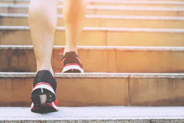 MELANGKAH:  Langkah kaki membawa ke destinasi yang ditetapkan (Gambar hiasan)