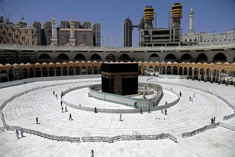 LENGANG: Keadaan di Masjidil Haram kelihatan lengang pada 3 April 2020. - FOTO: AFP