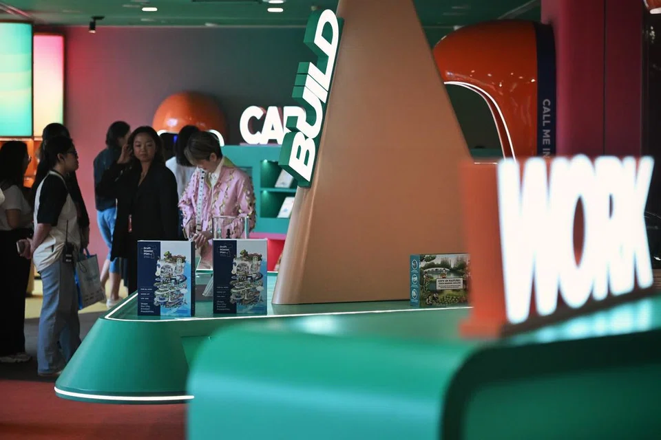 Bagi ‘Gedung Raya Perpustakaan’ di tingkat tiga Perpustakaan Orchard, pengunjung dapat melihat contoh blok bangunan sekolah masa depan, permainan digital untuk mengesan penipuan atau ‘scam’ dan buku fizikal.