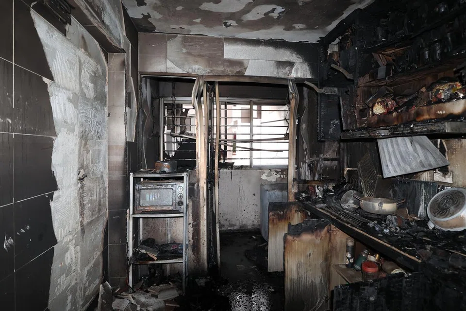 DIJILAT API: Kebakaran di sebuah flat HDB di 229A Sumang Lane “melibatkan dapur memasak yang terlalu panas” dan telah dipadamkan dengan pancutan air.