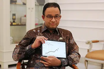 PERLU ASINGKAN DIRI: Gabenor Jakarta, Encik Anies Baswedan, positif Covid-19 dan akan menjalani pengasingan diri dan mengikuti prosedur pengubatan yang ditetapkan pasukan perubatan. - Foto REUTERS