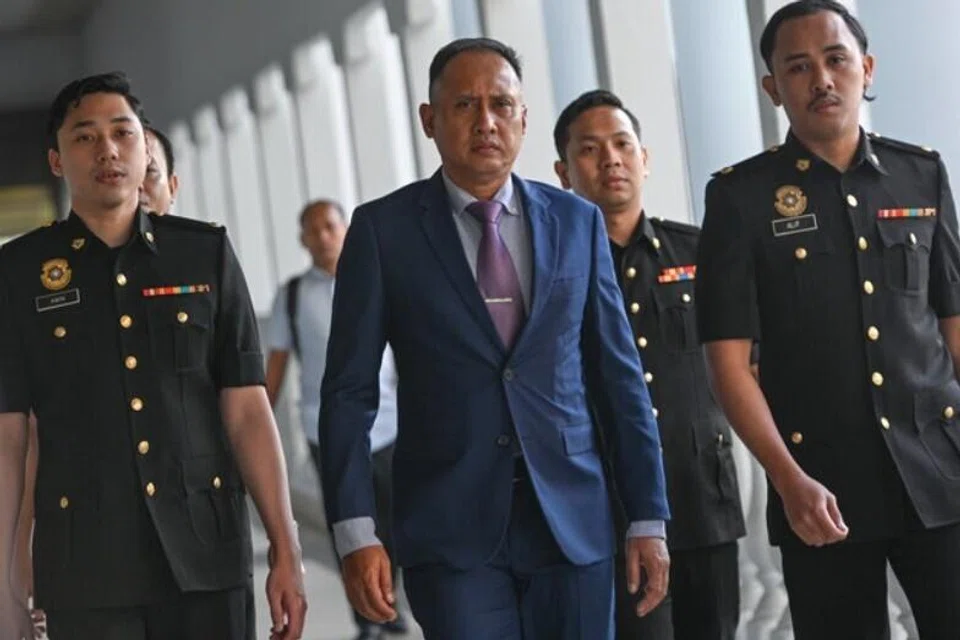 pecah amanah, ATM, pegawai