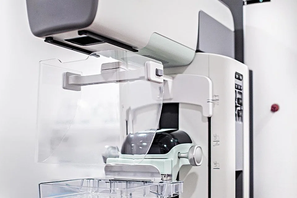 Alat pengimbas mamogram.
