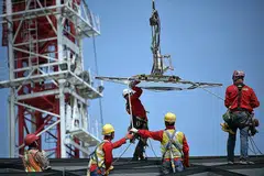 JUMLAH KES TURUN: Kes kecederaan keseluruhan di tempat kerja jatuh hampir 25 peratus daripada 6,630 kes dalam separuh pertama tahun lalu kepada 4,996 dalam tempoh yang sama tahun ini.- Foto fail