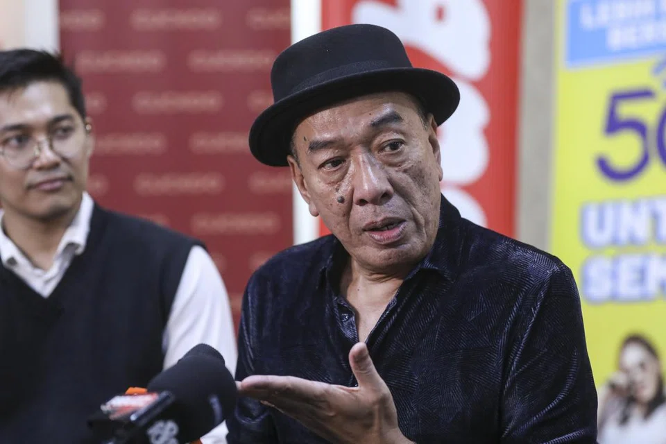 UJI PESERTA HABIS-HABIS: Datuk Ramli MS selaku Ketua Juri All Stars Gegar Vaganza (ASGV) gembira dengan usaha peserta yang kreatif dalam menyajikan persembahan di luar zon selesa.