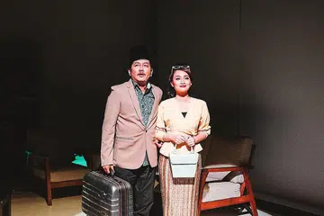 MERPATI DUA SEJOLI: 'Dedap' meraikan kisah cinta dan pasang surut perjalanan seni P. Ramlee (lakonan Fadhli Ramlee) dan Saloma (Yuslina Yussof) di penghujung riwayat Ramlee. - Foto BH oleh KHIDHIR ASYRAF MAHBOB