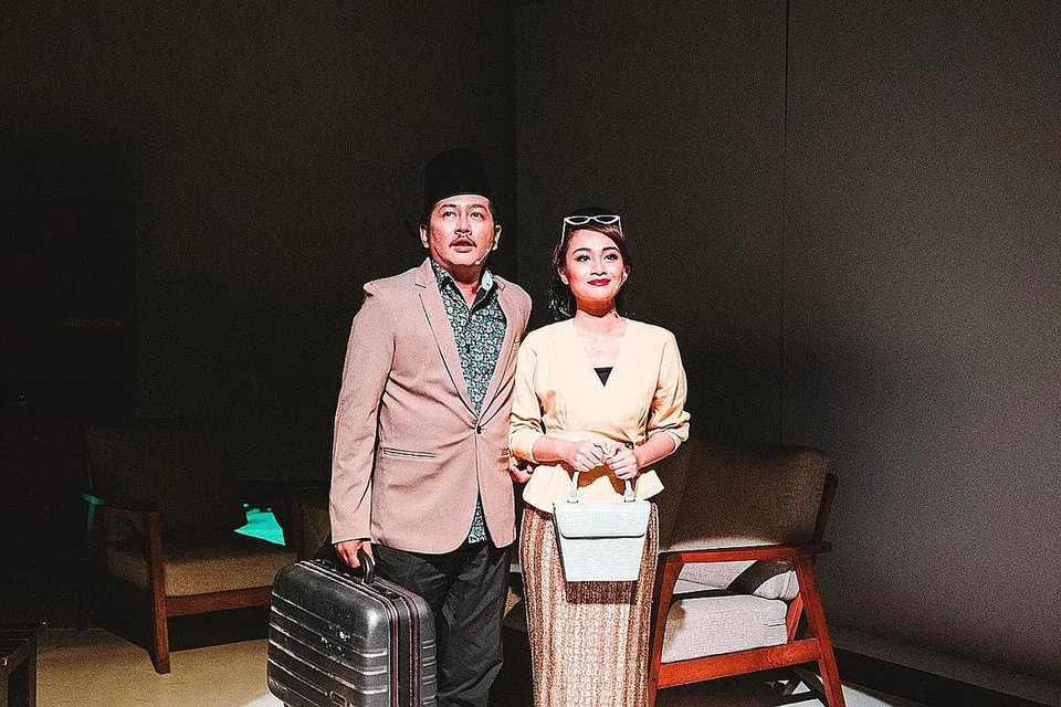 MERPATI DUA SEJOLI: 'Dedap' meraikan kisah cinta dan pasang surut perjalanan seni P. Ramlee (lakonan Fadhli Ramlee) dan Saloma (Yuslina Yussof) di penghujung riwayat Ramlee. - Foto BH oleh KHIDHIR ASYRAF MAHBOB
